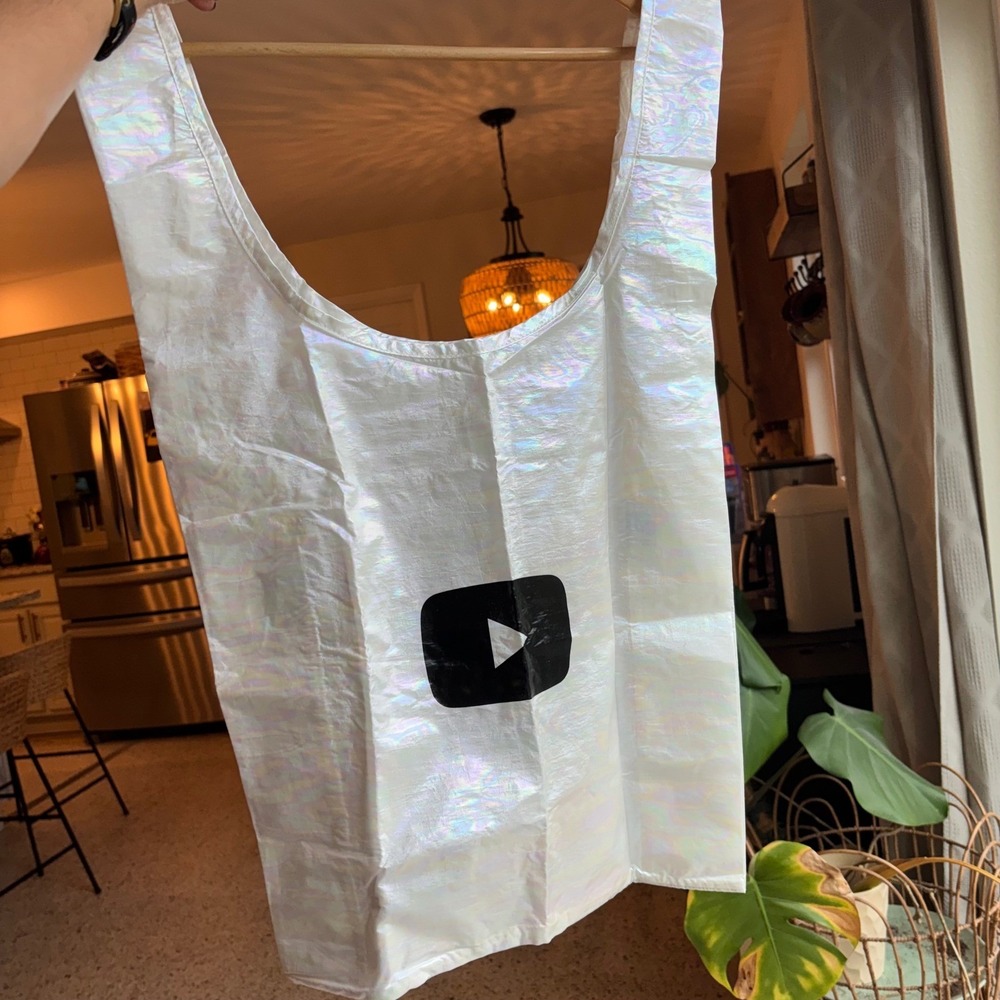 BAGGU x YouTube Exclusive UNICORN Tote Pearl Chrome Iridescent NWOT Super Rare